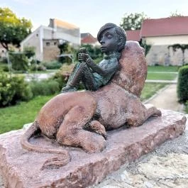 Kolodko: LeoNóra miniszobor Veszprém - Egyéb