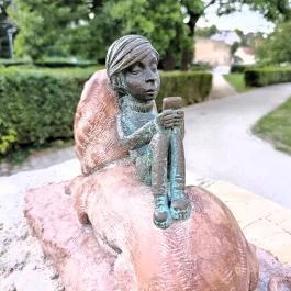 Kolodko: LeoNóra miniszobor Veszprém - Egyéb