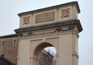 Kolodko: Mária Terézia miniszobor Vác