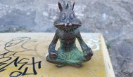 Kolodko: Meditáló nyúl miniszobor, Budapest