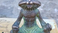 Kolodko: Meditáló nyúl miniszobor, Budapest