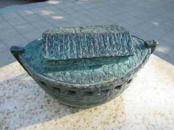 Kolodko: Noé bárkája miniszobor Budapest