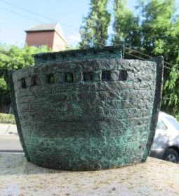 Kolodko: Noé bárkája miniszobor