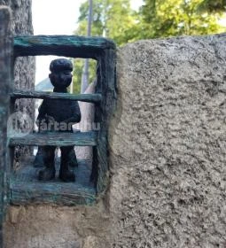 Kolodko: Az oroszok már a spájzban vannak miniszobor