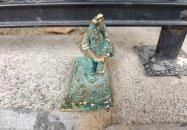 Kolodko: Pénzseprő miniszobor Budapest