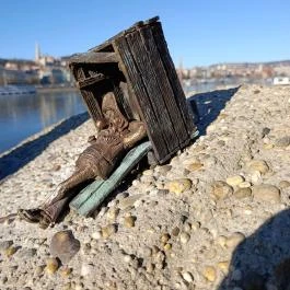 Kolodko: Piszkos Fred miniszobor Budapest - Egyéb