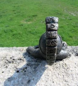 Kolodko: In vino veritas miniszobor