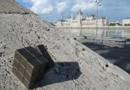 Kolodko: Rubik kocka miniszobor Budapest