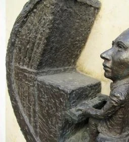 Kolodko: Seress Rezső miniszobor