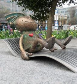 Kolodko: Skála Kópé miniszobor