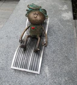 Kolodko: Skála Kópé miniszobor