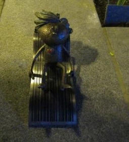 Kolodko: Skála Kópé miniszobor