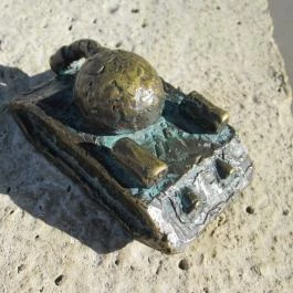 Kolodko: Szomorú tank miniszobra Budapest - Egyéb