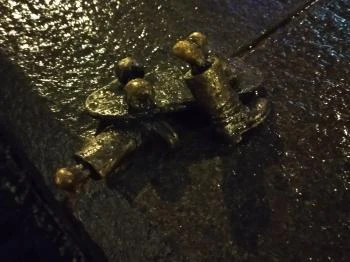 Kolodko: Sztálin csizmája miniszobor Budapest