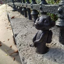 Kolodko: Szurikáta miniszobor Budapest - Egyéb