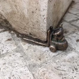 Kolodko: Targoncás miniszobor, Budapest - Külső kép