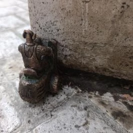 Kolodko: Targoncás miniszobor, Budapest - Külső kép