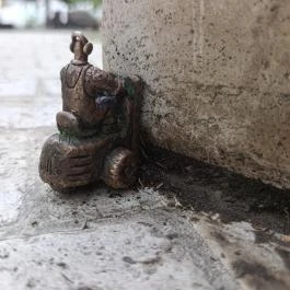 Kolodko: Targoncás miniszobor, Budapest - Külső kép