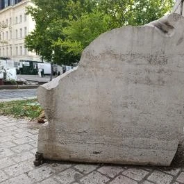 Kolodko: Targoncás miniszobor, Budapest - Külső kép