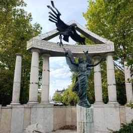 Kolodko: Targoncás miniszobor, Budapest - Külső kép