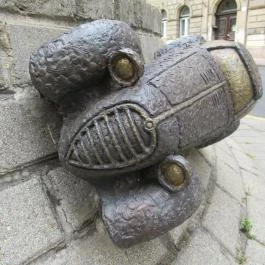 Kolodko: A tizennégy karátos autó miniszobor Budapest - Egyéb