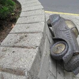 Kolodko: A tizennégy karátos autó miniszobor Budapest - Egyéb