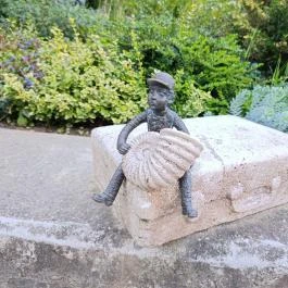 Kolodko: Utcazenész miniszobor Veszprém - Egyéb