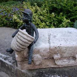 Kolodko: Utcazenész miniszobor Veszprém - Egyéb