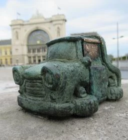 Kolodko: Vissza a jövőbe miniszobor