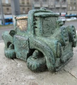 Kolodko: Vissza a jövőbe miniszobor