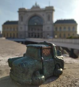 Kolodko: Vissza a jövőbe miniszobor