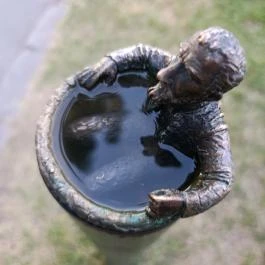 Kolodko: Zsigmondy Vilmos miniszobor, Budapest - Külső kép