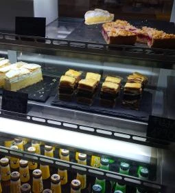 Komondors Vintage Shop & Café