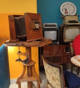 Komondors Vintage Shop & Café