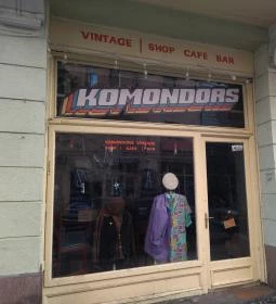Komondors Vintage Shop & Café