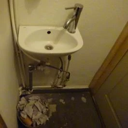 Kontakt - Röser Udvar Budapest - Mosdó