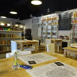 KönyvBár & Restaurant Budapest - Belső