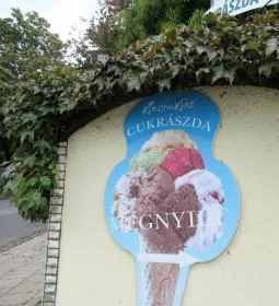 Koronakert Cukrászda