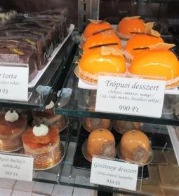 Koronakert Cukrászda