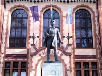 Kossuth Lajos szobra - Pesterzsébet Budapest