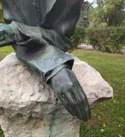 Kosztolányi Dezső szobra