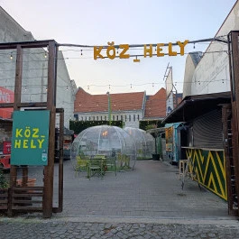Köz_hely Budapest - Külső kép