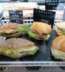 Kredenc Cafe & Delicatesse