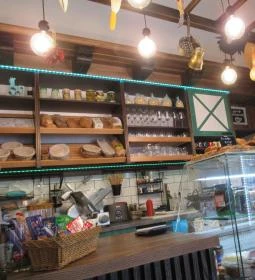 Kredenc Cafe & Delicatesse