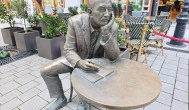 Krúdy Gyula szobra Budapest - Külső kép