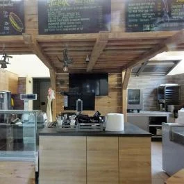 Kurucz Hentes & Lacipecsenye, Budapest - Belső