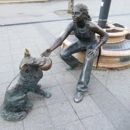 Kutyás lány szobor Budapest - Egyéb
