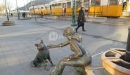 Kutyás lány szobor Budapest - Egyéb
