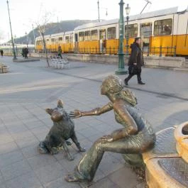 Kutyás lány szobor Budapest - Egyéb