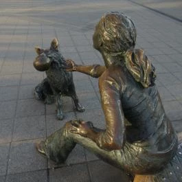 Kutyás lány szobor Budapest - Egyéb